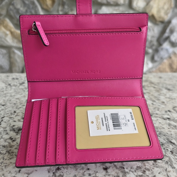Michael Kors Greenwich Medium Bifold Wallet - Picture 3 of 6